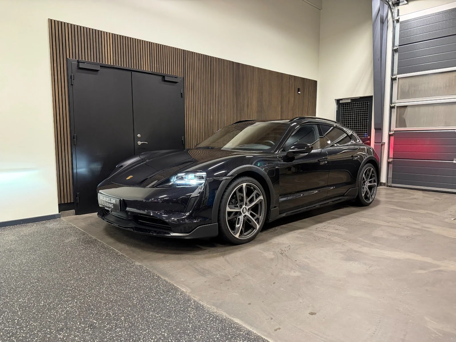 Porsche Taycan Sort