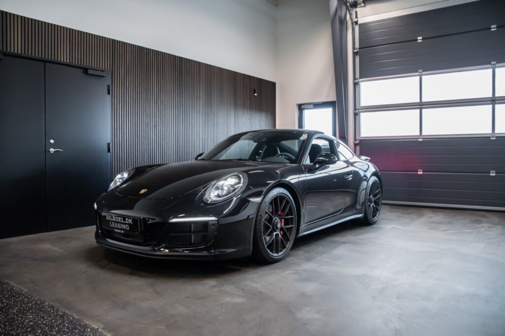 Porsche 911 Carrera 4 GTS