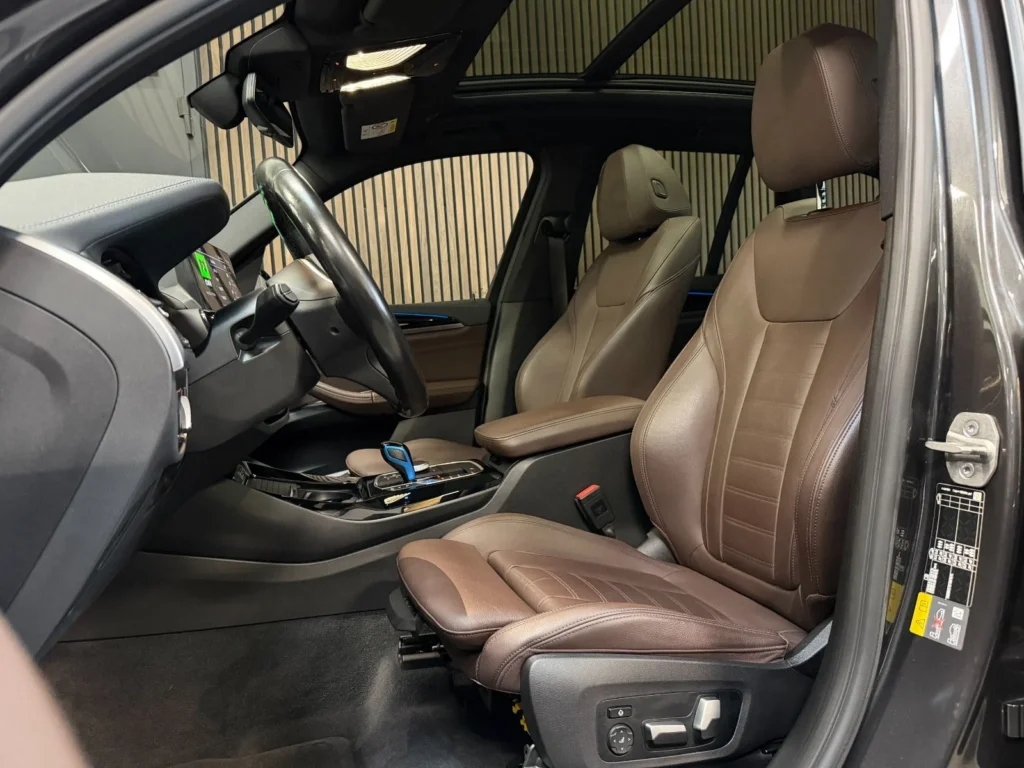 BMW iX3 Interør