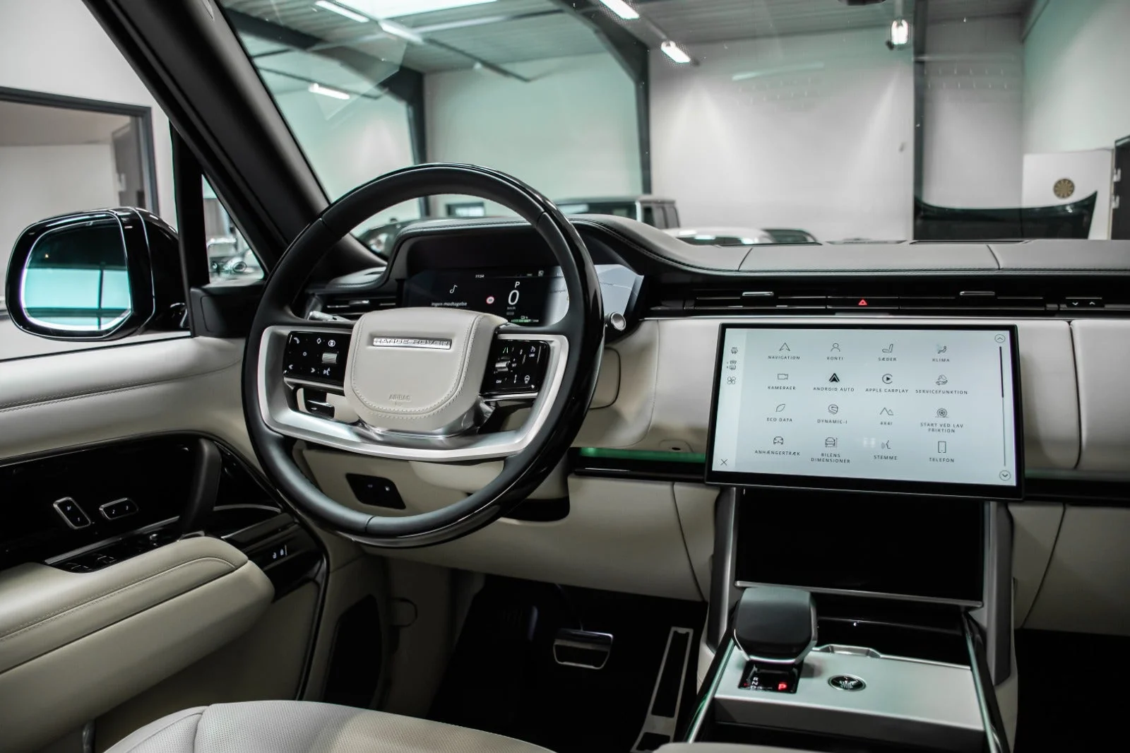 Range Rover Infotainment og køreassistance