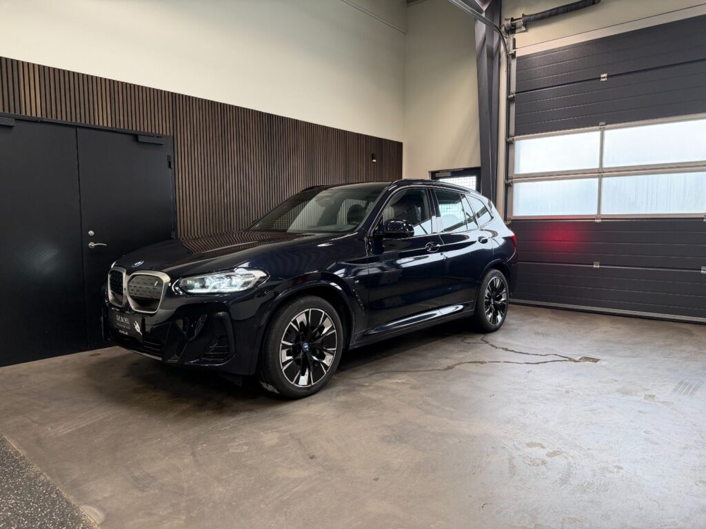 BMW iX3