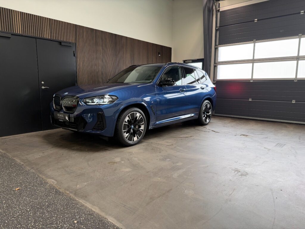 BMW iX3