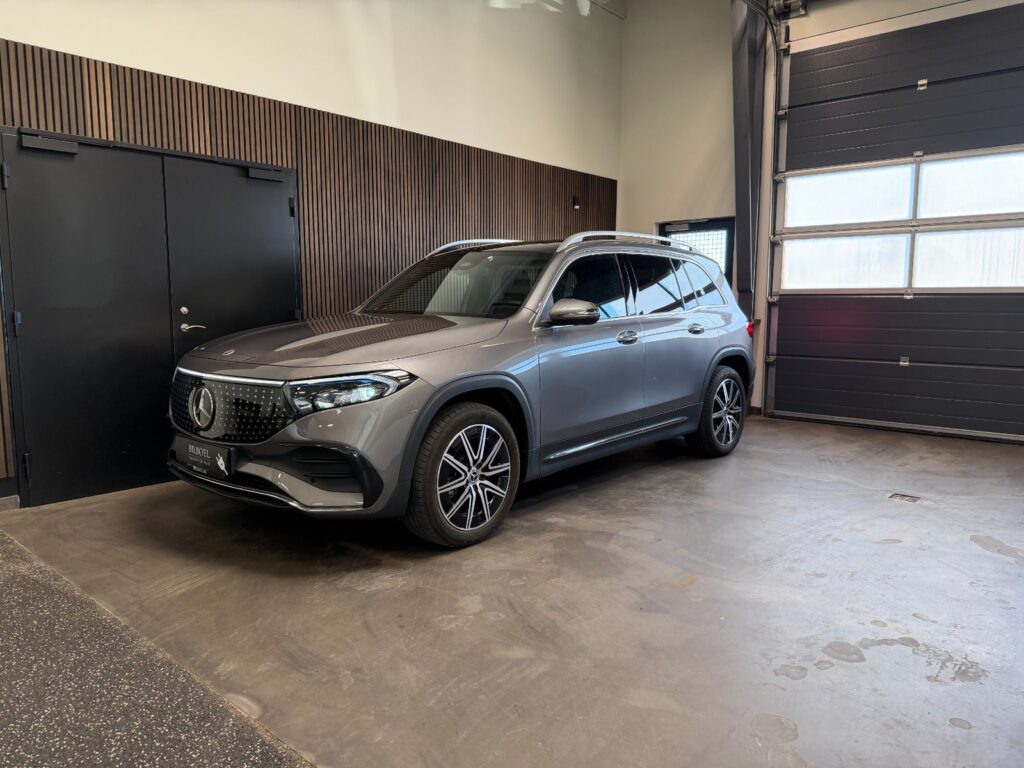 Mercedes EQB250+