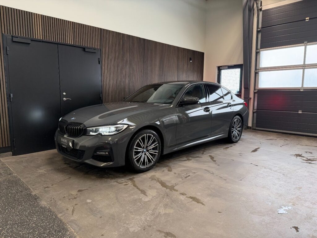 BMW 330e