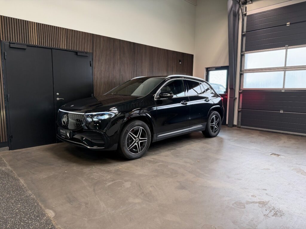 Mercedes EQA250+