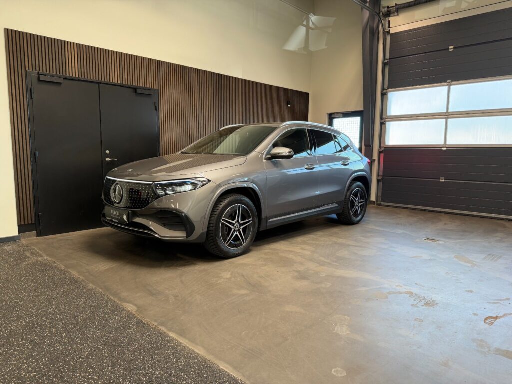 Mercedes EQA250+