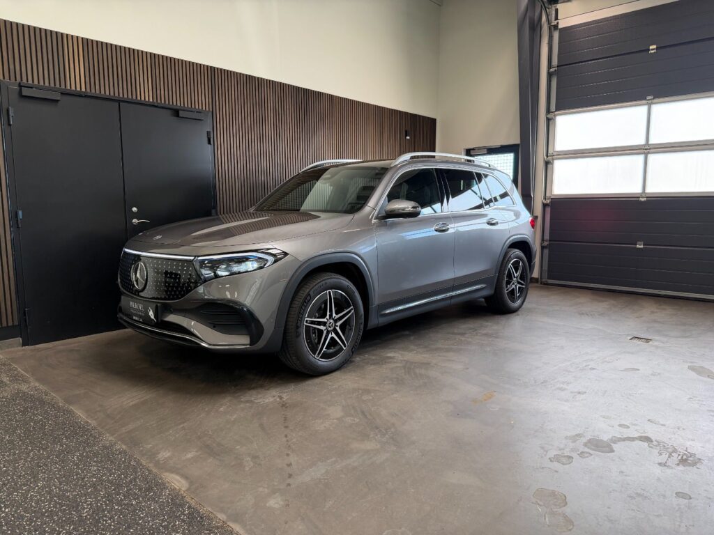 Mercedes EQB250+
