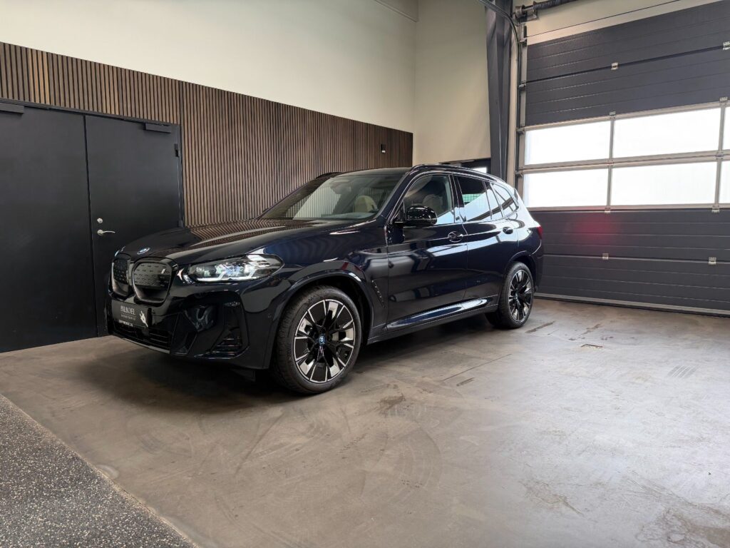BMW iX3